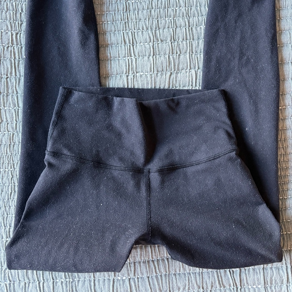 Lulelemon wunder unders.